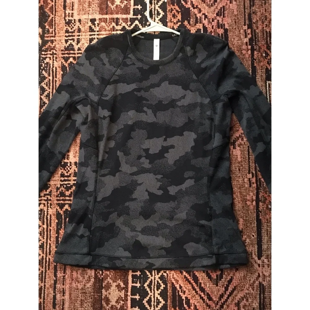 SOLD Lululemon Womens Blue Black Camo Runderful Long Sleeve Sz 12 EUC - Picture 4 of 11